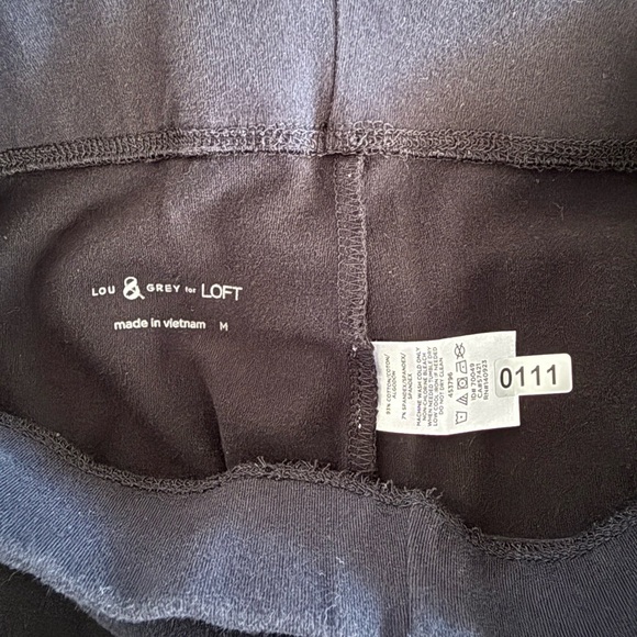 Lou & Grey / Loft Women’s Classic Black Leggings Size M - Picture 6 of 6